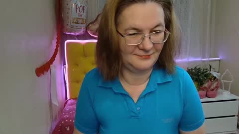 Snapshot of holymilfa chatting on 03.11.25 holymilfa online show from 03.11.25