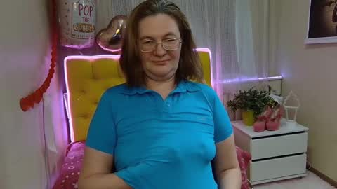 Snapshot of holymilfa chatting on 03.11.25 holymilfa online show from 03.11.25