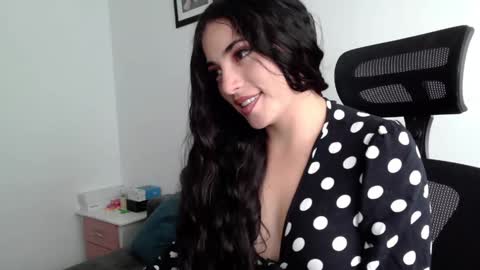 Snapshot of honey_aynur chatting on 02.02.25 Honey Aynu online show from 02.02.25