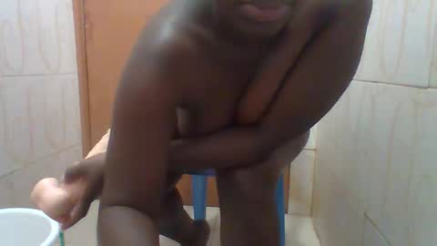 Snapshot of honey_beb chatting on 12.18.25 honey_beb online show from 12.18.25