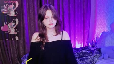 Snapshot of honey_bunnyyyy chatting on 10.20.25 Lina online show from 10.20.25