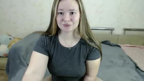Snapshot of honey_caramelle chatting on 02.06.25 honey_caramelle online show from 02.06.25