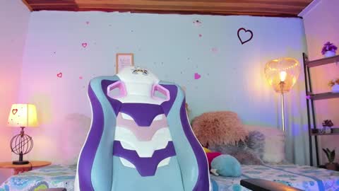 Snapshot of honey_fox01 chatting on 12.15.24 HONEY online show from 12.15.24