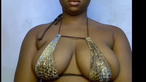 Snapshot of honey_plumx12 chatting on 10.19.25 mamacita online show from 10.19.25