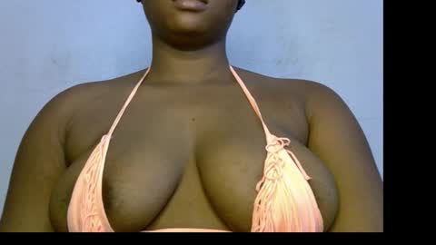 Snapshot of honey_plumx12 chatting on 10.20.25 mamacita online show from 10.20.25