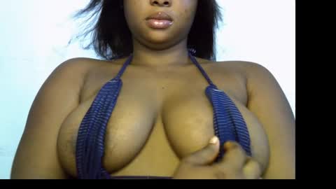 Snapshot of honey_plumx12 chatting on 10.22.25 mamacita online show from 10.22.25