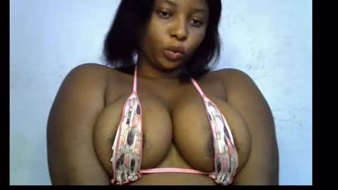 Snapshot of honey_plumx12 chatting on 10.23.25 mamacita online show from 10.23.25