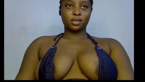 Snapshot of honey_plumx12 chatting on 10.26.25 mamacita online show from 10.26.25