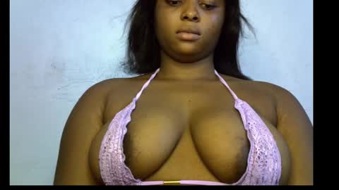 Snapshot of honey_plumx12 chatting on 10.27.25 mamacita online show from 10.27.25