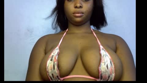 Snapshot of honey_plumx12 chatting on 10.28.25 mamacita online show from 10.28.25