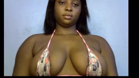 Snapshot of honey_plumx12 chatting on 10.29.25 mamacita online show from 10.29.25