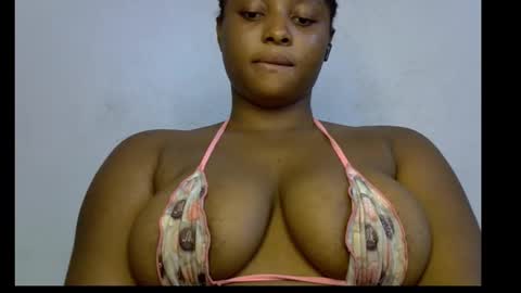 Snapshot of honey_plumx12 chatting on 10.29.25 mamacita online show from 10.29.25