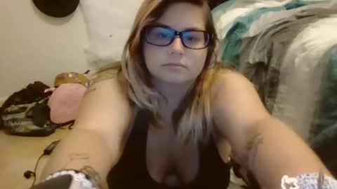 Snapshot of honeybear19 chatting on 10.22.25 HoneyBear online show from 10.22.25