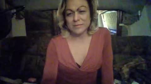 Snapshot of honeybfly99 chatting on 02.15.25 honeybfly99 online show from 02.15.25