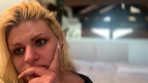 Snapshot of honeybuhnny chatting on 02.25.26 honeybuhnny online show from 02.25.26