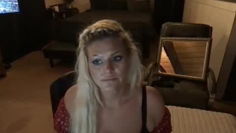 Snapshot of honeybuhnny chatting on 03.27.26 honeybuhnny online show from 03.27.26