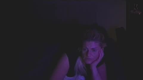 Snapshot of honeybuhnny chatting on 04.11.26 honeybuhnny online show from 04.11.26