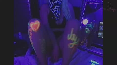 Snapshot of honeybuhnny chatting on 04.13.26 honeybuhnny online show from 04.13.26