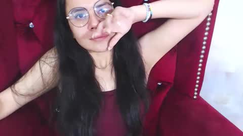 Snapshot of honeybuu_ chatting on 11.14.25 Emily online show from 11.14.25