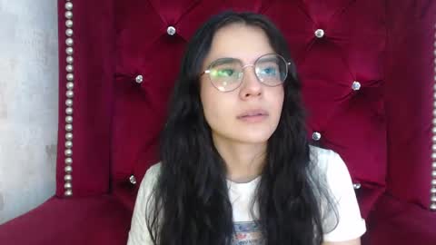 Snapshot of honeybuu_ chatting on 11.17.25 Emily online show from 11.17.25