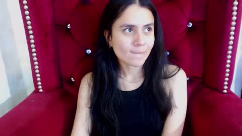 Snapshot of honeybuu_ chatting on 11.21.25 Emily online show from 11.21.25