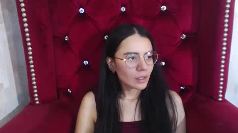 Snapshot of honeybuu_ chatting on 11.25.25 Emily online show from 11.25.25