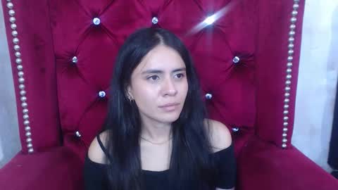 Snapshot of honeybuu_ chatting on 11.26.25 Emily online show from 11.26.25