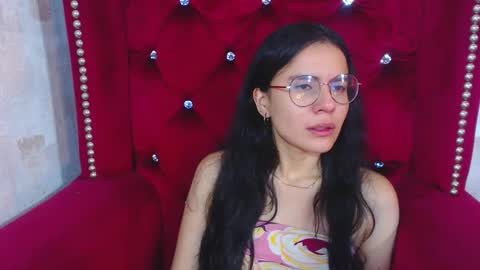 Snapshot of honeybuu_ chatting on 12.01.25 Emily online show from 12.01.25