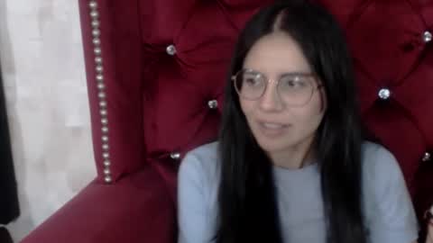 Snapshot of honeybuu_ chatting on 12.14.25 Emily online show from 12.14.25