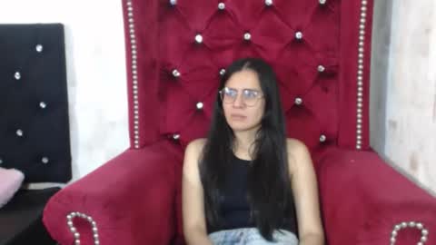 Snapshot of honeybuu_ chatting on 12.15.25 Emily online show from 12.15.25