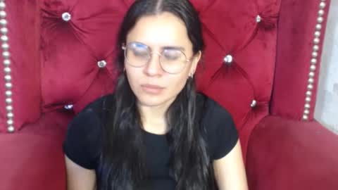 Snapshot of honeybuu_ chatting on 12.17.25 Emily online show from 12.17.25