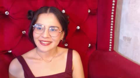 Snapshot of honeybuu_ chatting on 12.19.25 Emily online show from 12.19.25