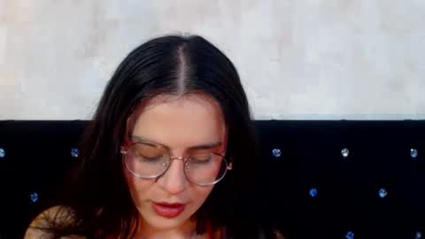 Snapshot of honeybuu_ chatting on 12.21.25 Emily online show from 12.21.25