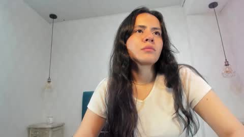 Snapshot of honeybuu_ chatting on 05.29.26 Emily online show from 05.29.26