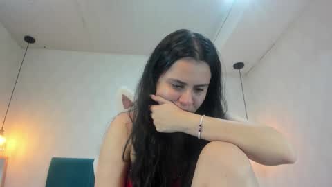 Snapshot of honeybuu_ chatting on 06.02.26 Emily online show from 06.02.26