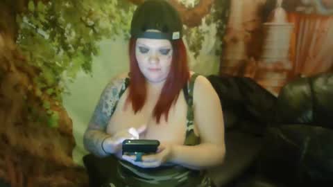 Snapshot of honeychambers chatting on 10.21.25 honeychambers online show from 10.21.25
