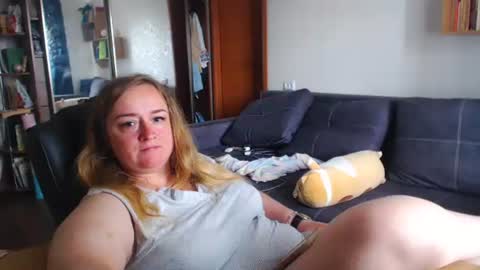 Snapshot of honeydewmolly chatting on 05.25.26 HoneydewMolly online show from 05.25.26