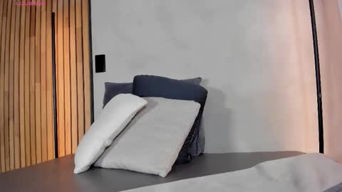 Sofia independent model online show from 01.13.26