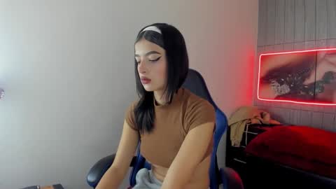 HONEY LUXE online show from 02.03.26