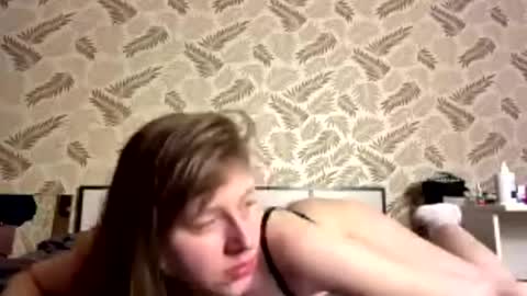 Snapshot of honeymiraa chatting on 05.31.26 Mira online show from 05.31.26