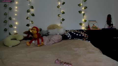 Snapshot of honeymoon1212 chatting on 01.09.25 Mila K online show from 01.09.25