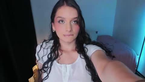 Snapshot of honeymoontea chatting on 07.23.26 online show from 07.23.26