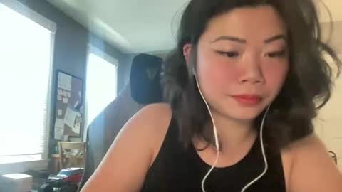 Snapshot of honeysunshineneko chatting on 04.24.26 HoneySunshineNeko online show from 04.24.26