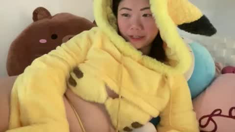 Snapshot of honeysunshineneko chatting on 04.29.26 HoneySunshineNeko online show from 04.29.26