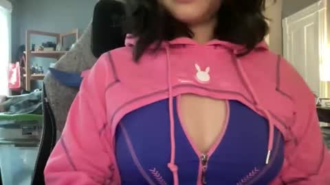 Snapshot of honeysunshineneko chatting on 05.01.26 HoneySunshineNeko online show from 05.01.26