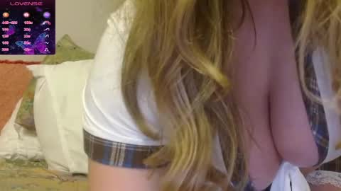 Snapshot of honeyvalerie chatting on 12.13.24 Val online show from 12.13.24