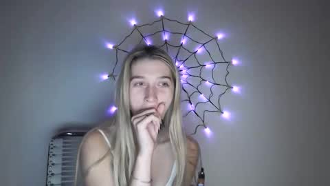 honeyveil online show from 10.26.25