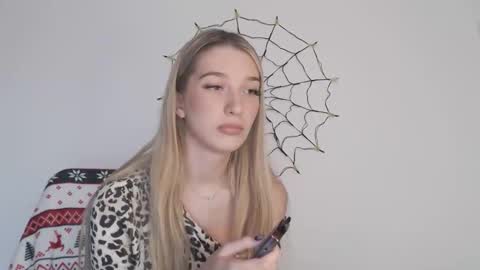 honeyveil online show from 10.31.25