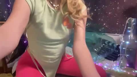 Emi Rose online show from 02.02.25