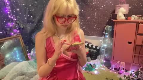 Emi Rose online show from 02.06.25